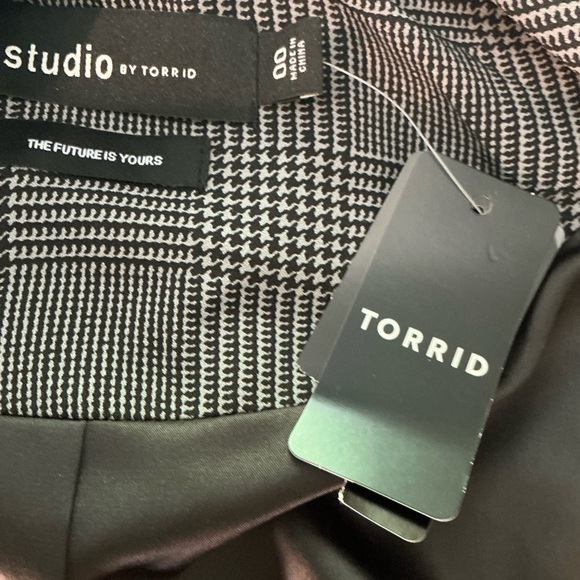 Torrid Black and Gray Checkered Blazer Size 00=Size 10 Medium/Large - Picture 10 of 11